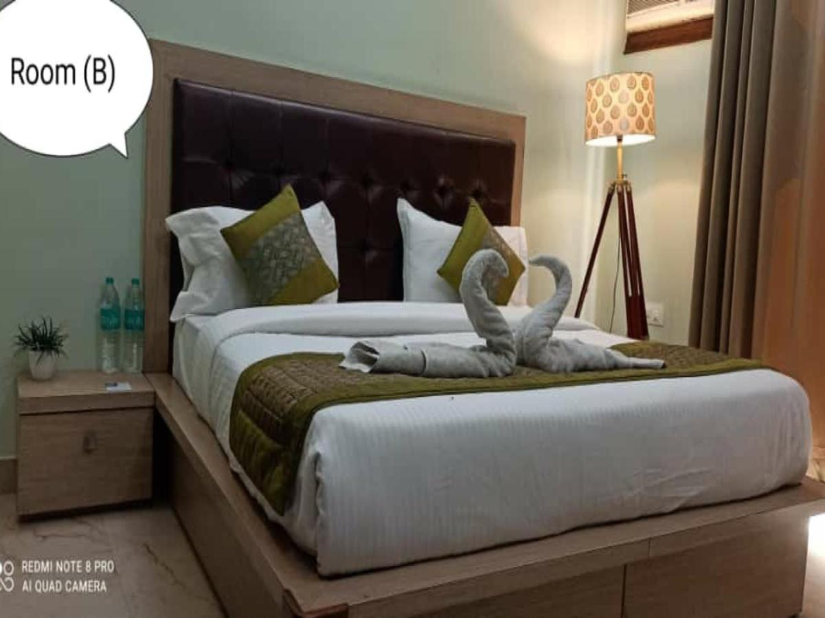 Oyo 74401 Aster Garden Suites Delhi  Bagian luar foto