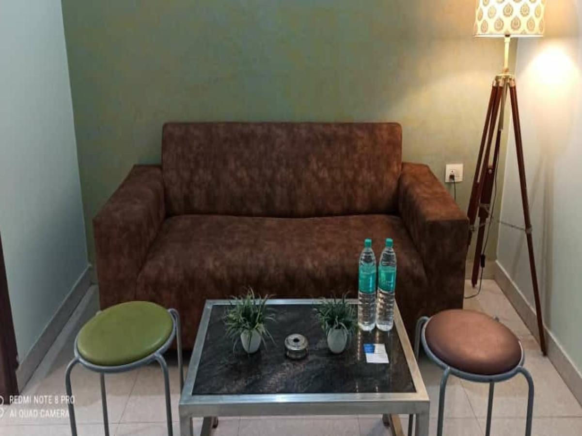 Oyo 74401 Aster Garden Suites Delhi  Bagian luar foto