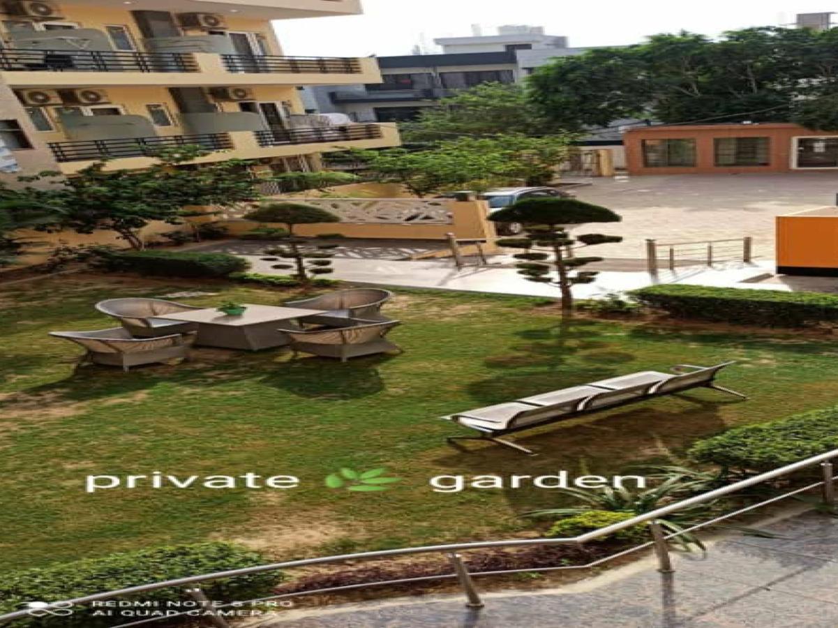 Oyo 74401 Aster Garden Suites Delhi  Bagian luar foto