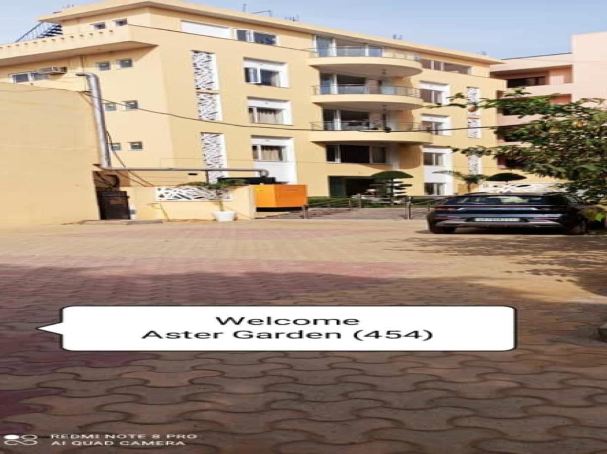 Oyo 74401 Aster Garden Suites Delhi  Bagian luar foto