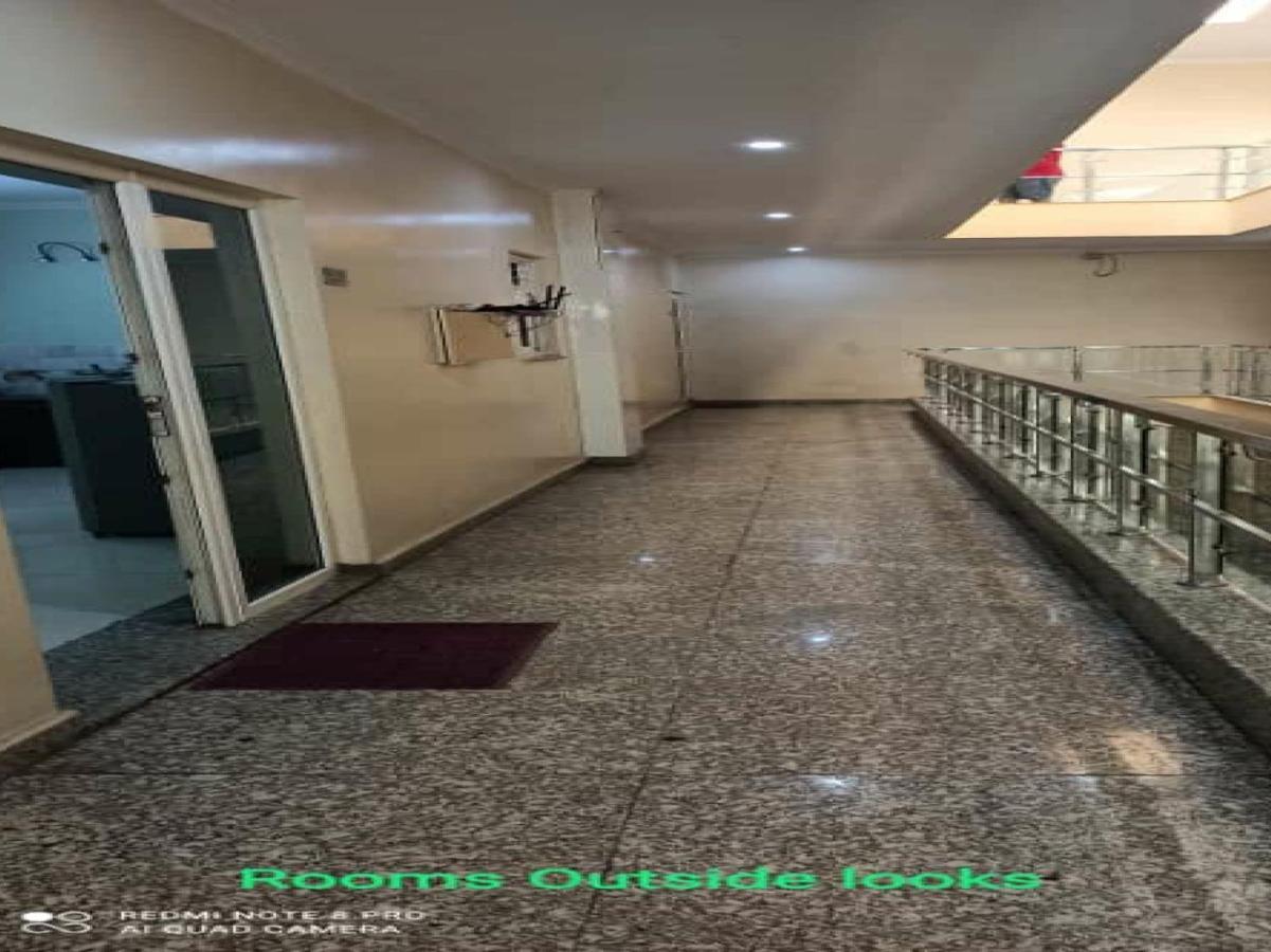Oyo 74401 Aster Garden Suites Delhi  Bagian luar foto