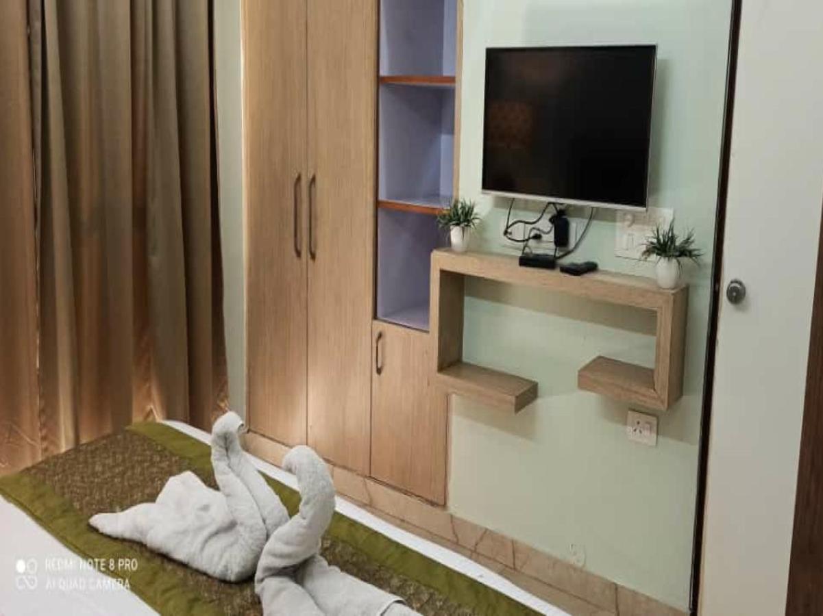Oyo 74401 Aster Garden Suites Delhi  Bagian luar foto