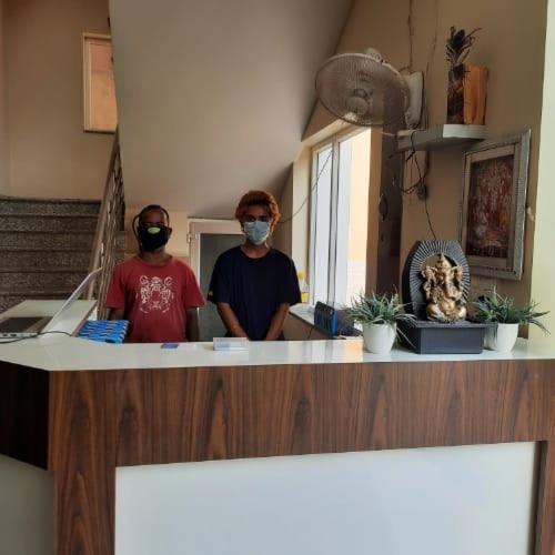 Oyo 74401 Aster Garden Suites Delhi  Bagian luar foto