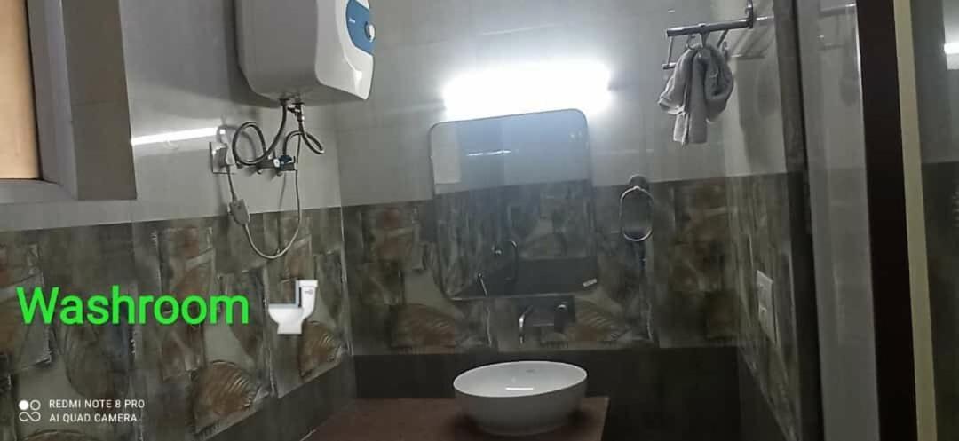 Oyo 74401 Aster Garden Suites Delhi  Bagian luar foto